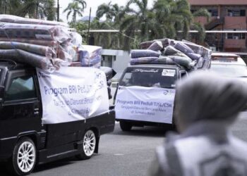 Gubernur Mahyeldi Terima Bantuan Rp850 Juta dari Relawan Elang BRI untuk Korban Bencana 1 Gubernur Mahyeldi terima bantuan dari relawan BRI. (dok. istimewa)