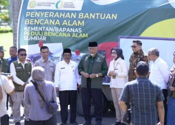 Gubernur Mahyeldi terima bantuan tahap tiga dari Kementan. (dok. istimewa)