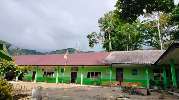 93 Sekolah di Agam Libur hingga 22 Desember Akibat Bencana 1 Kondisi Sekolah Dasar Negeri (SDN) 09 Bancah, Nagari Maninjau, Kecamatan Tanjung Raya, Kabupaten Agam yang terdampak banjir bandang. Dok ANTARA/Yusrizal