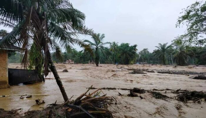 Sungai Batang Nanggang Agam Meluap, Akses Jalan Provinsi Ditutup Sementara