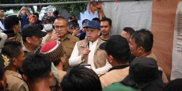 Menteri Nusron Salurkan Bantuan dan Dengar Jeritan Warga yang Kehilangan Keluarga di Kabupaten Agam 9 Menteri Nusron Salurkan Bantuan dan Dengar Jeritan Warga yang Kehilangan Keluarga di Kabupaten Agam