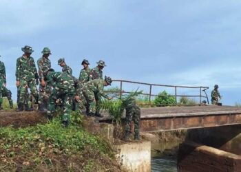 TNI AD Bangun Jembatan Darurat di Pematang Panjang Pasca Banjir Bandang