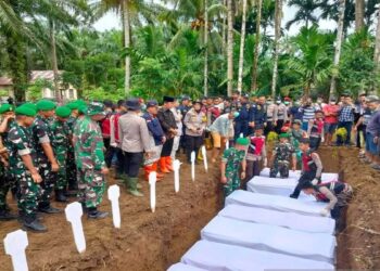 10 Korban Banjir Bandang Agam Dimakamkan Massal, Identitas masih Ditelusuri