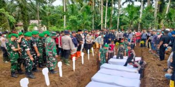 10 Korban Banjir Bandang Agam Dimakamkan Massal, Identitas masih Ditelusuri 13 10 Korban Banjir Bandang Agam Dimakamkan Massal, Identitas masih Ditelusuri