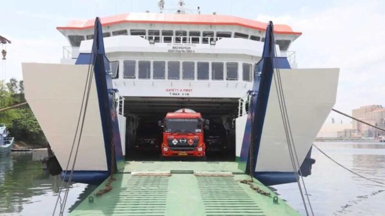 Pertamina Terapkan Skema Alternatif Pulihkan Distribusi BBM dan LPG di Aceh Pascabencana 1 Pertamina mengoptimalkan distribusi BBM dan LPG di Aceh melalui skema alternatif pascabencana. (ANTARA/ist)