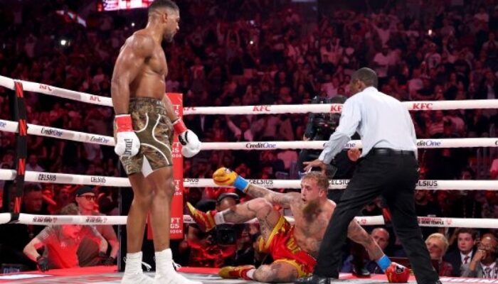 Anthony Joshua KO Jake Paul di Ronde Keenam Tinju Kelas Berat Miami