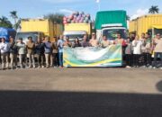 KLHK Serahkan 23 Ton Bantuan untuk Sumbar, Mahyeldi: Dukungan Terus Mengalir dari Seluruh Indonesia