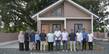 Kadin Sumbar bersama Pemko Padang mengcek rumah contoh SEPABLOCK. (dok. istimewa)