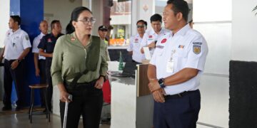 Anggota Komisi VI DPR RI Rieke Diah Pitaloka mengapresiasi kinerja KAI Divre II Sumbar dalam aksi cepat tanggap bencana. (dok. istimewa)