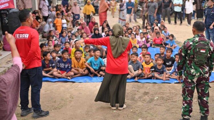 Layanan psikososial dengan mendongeng untuk anak korban terdampak bencana di Sumatera. (dok. istimewa)