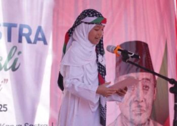 Lomba baca puisi pelajar di Gelaran Marah Roesli Fest 2025. (dok. istimewa)