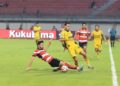 Laga antara Madura United kontra Semen Padang FC, Minggu malam. Tim Kabau Sirah dibantai 5-1 oleh Sape Kerab. (dok. MO SPFC)