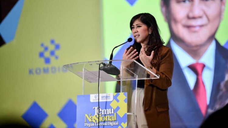 Menteri Komunikasi dan Digital Meutya Hafid dalam Temu Nasional Pegiat Literasi Digital 2025 di Jakarta, Rabu (17/12/2025) menegaskan para relawan tidak hanya berperan dalam literasi digital, tetapi juga menjadi garda terdepan aksi kemanusiaan dan penyambung informasi di wilayah krisis. (dok. Komdigi)