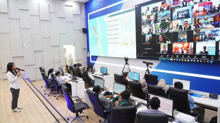 Menkomdigi Meutya Hafid saat monitoring Posko Nataru. (dok. istimewa)