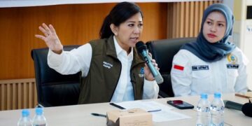 Menteri Komunikasi dan Digital Meutya Hafid usai memimpin rapat koordinasi di Medan, Senin (1/12/2025) mengatakan pemulihan layanan komunikasi menjadi prioritas pemerintah untuk memastikan kebutuhan warga dan koordinasi penanganan bencana tetap berjalan. (Foto: Humas Kemkomdigi)