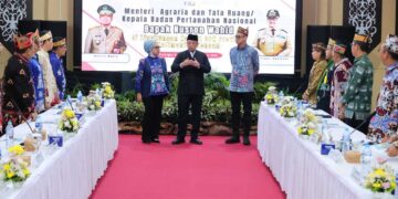 Menteri Nusron Tekankan Meritokrasi dalam Pengembangan SDM Kementerian ATR/BPN 13 Menteri Nusron beri arahan kepada jajaran Pertanahan di Kalteng. (dok. istimewa)