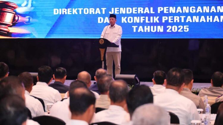 Hasil Nyata Kerja Bersama, Menteri Nusron Ungkap Lebih dari Rp23 Triliun Selamat dari Mafia Tanah 1 Menteri Nusron dalam acara FGD terkait pidana pertanahan. (dok. atrbpn)