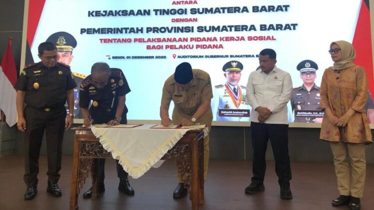 MoU dan PKS Kejari Sumbar dengan Pemprov Sumbar. (dok. istimewa)