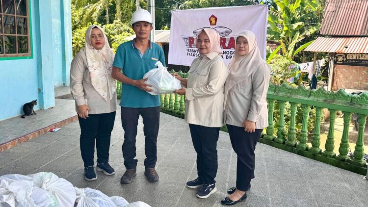 PINDRA DPR RI serahkan bantuan untuk masyarakat terdampak bencana di Palembayan Agam. (dok. istimewa)