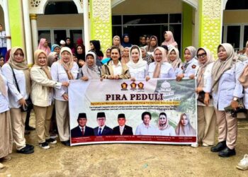 PIRA Peduli serahkan bantuan di daerah Kuranji Kota Padang. (dok. istimewa)