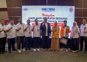 Para pemenang lomba esai dalam rangka Hakordia 2025 di PT Semen Padang. (dok. istimewa)
