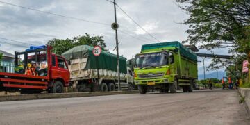 Semen Padang Pastikan Pasokan Aman dan Siap Dukung Pemulihan Pasca Bencana di Sumbar 13 Kegiatan bongkat muat di PPI Semen Padang. (dok. Humas)