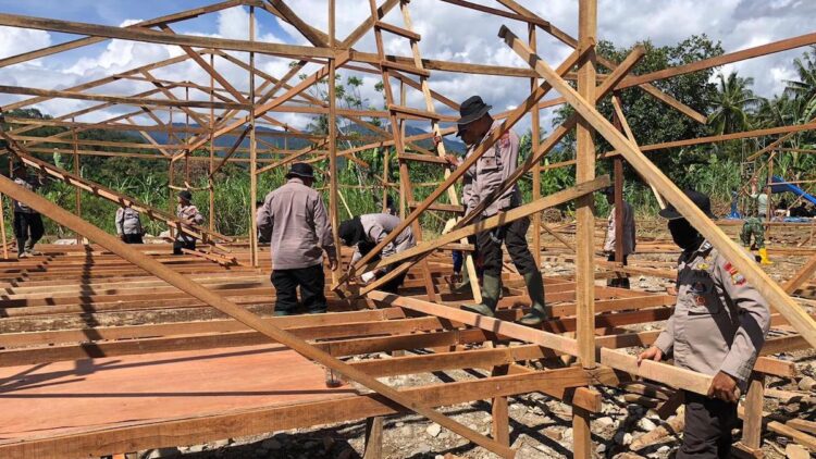 Pembangunan Huntara untuk korban bencana di Sumbar. (dok. istimewa)