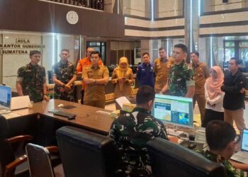 Pemprov Sumbar Ajak Pemerintah Kabupaten/Kota Terus Maksimalkan Pendataan Pengungsi 8 Pengecekan data kependudukan pascabencana di Sumbar. (dok. istimewa)