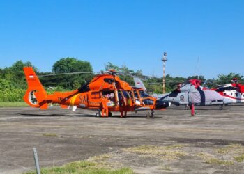 Penyaluran bantuan ke wilayah terdampak bencana di Sumbar menggunakan helikopter. (dok. istimewa)