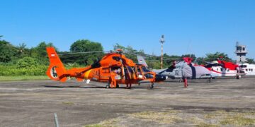 Akses Darat Terbatas, TNI AU Kirim Bantuan Banjir ke Agam Lewat Udara 13 Penyaluran bantuan ke wilayah terdampak bencana di Sumbar menggunakan helikopter. (dok. istimewa)