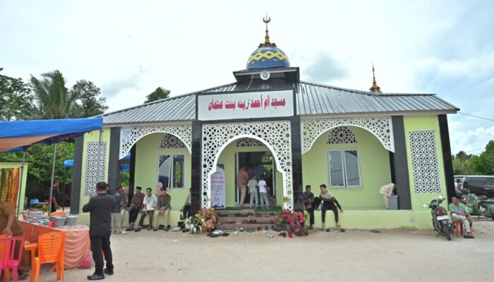 Warga Bungo Pasang Terharu, Masjid Ummu Ahmad Diresmikan Sekda Arry Yuswandi