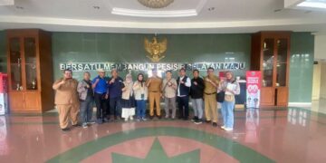 Bendahara KONI Pessel Dampingi Tim Tanggap Darurat ITB ke Lokasi Bencana 9 Persiapan tim KONI Pessel serahkan bantuan bencana. (dok. istimewa)