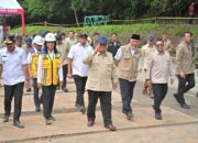 Presiden Prabowo Tinjau Langsung Jalan Nasional Putus di Lembah Anai