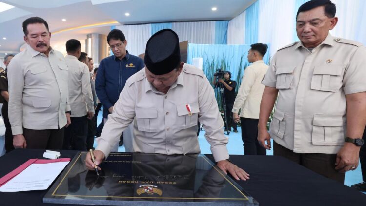 Presiden Prabowo saat hadir di konferensi pers Kejagung. (dok. istimewa)