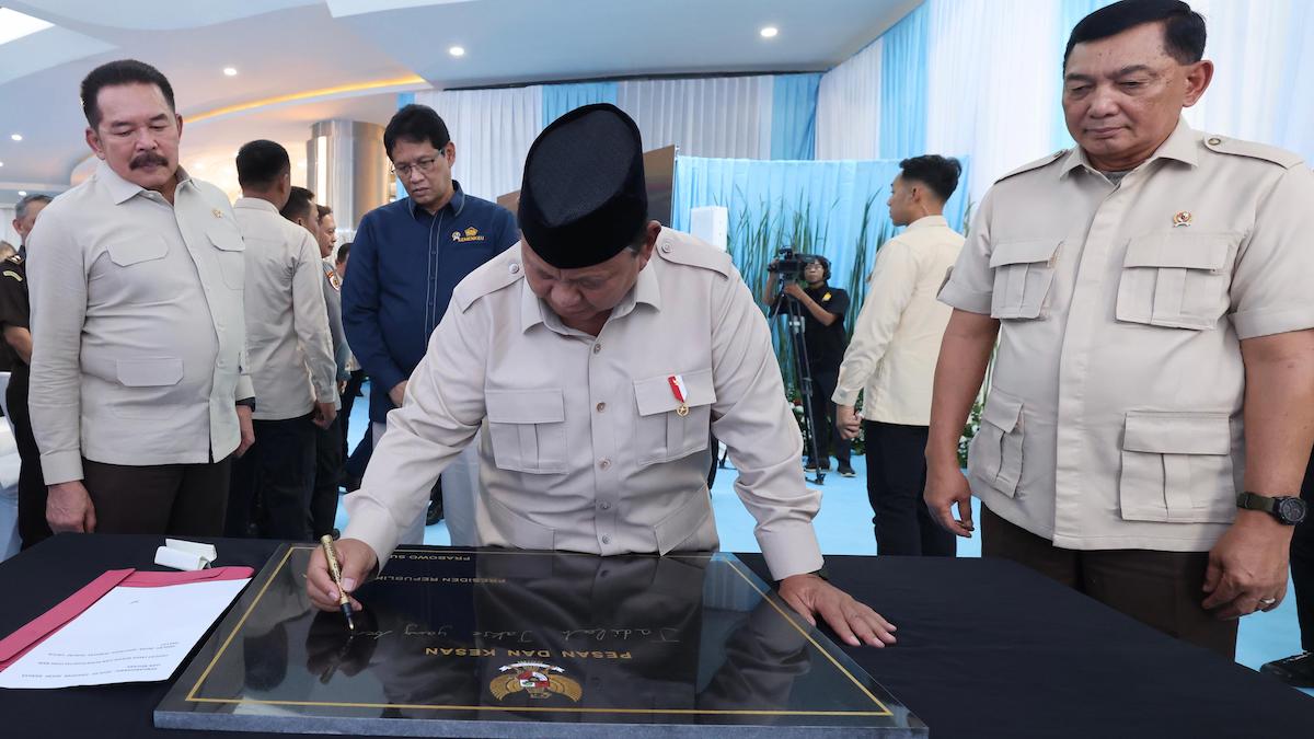 Presiden Prabowo saat hadir di konferensi pers Kejagung. (dok. istimewa)