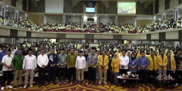 Gubernur Mahyeldi Dampingi Cak Imin Lepas Ribuan Mahasiswa KKN ke Wilayah Bencana 13 Ribuan mahasiswa dilepas KKN ke daerah bencana. (dok. istimewa)