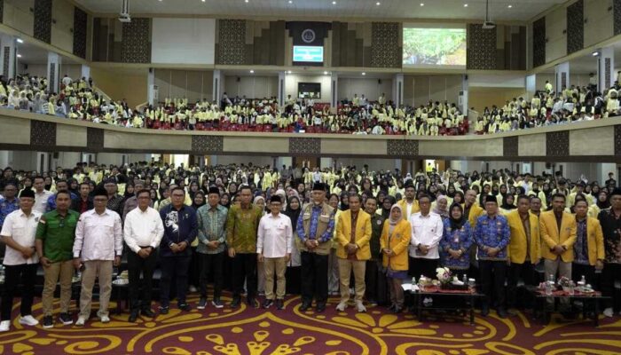 Gubernur Mahyeldi Dampingi Cak Imin Lepas Ribuan Mahasiswa KKN ke Wilayah Bencana