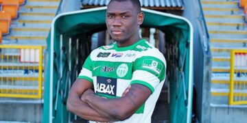 Semen Padang FC Resmikan Dua Rekrutan Asing, Kianz Froese dan Ravy Tsouka 13 Pemain Timnas Kongo Ravy Tsouka diresmikan Semen Padang FC sebagai pemain anyar mereka, bersama dengan Kianz Froesse gelandang asal Kanada. (dok. istimewa)