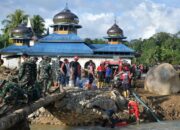 Respons Cepat Semen Padang Peduli di Palembayan, Mulai dari Pembersihan Masjid hingga Jembatan Darurat