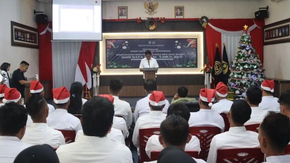 Penyerahan Remisi Natal 2025 di Lembaga Pemasyarakatan Kelas II A Muaro Padang, pada Kamis (25/12). (ANTARA/FathulAbdi)