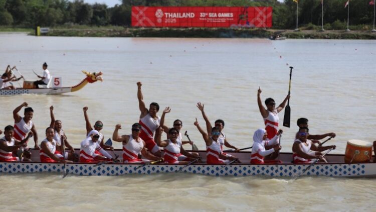 Selebrasi tim dayung Indonesia usai memastikan emas ke-80 di SEA Games 2025. (dok. Kemenpora)