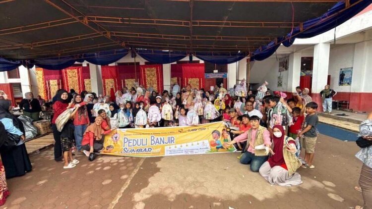 Kontribusi Besar Tim Medis dari SPH pada Lokasi Bencana di Sumbar 1 Semen Padang Hospital peduli bencana banjir Sumbar. (dok. istimewa)