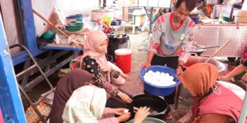 16 Dapur Umum masih Beroperasi Bantu Pengungsi Bencana di Agam 12 Suasana di dapur umum Palembayan Agam. (dok. istimewa)
