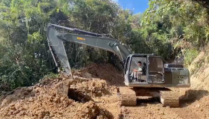 Pemulihan Pascabencana Terus Berjalan, TNI Dikerahkan Buka Akses Jalan di Kabupaten Agam