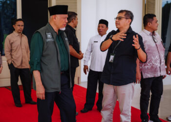 Tim dari BP Taskin bertemu Gubernur Mahyeldi sebelum mengantarkan bantuan. (dok. istimewa)