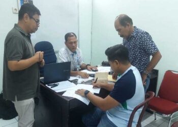 Verifikasi atlet dan pelatih di KONI Sumbar. (dok. istimewa)