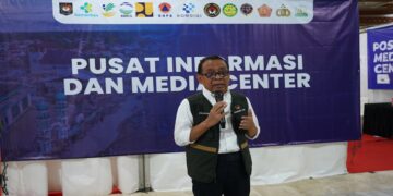 Menteri Koordinator Bidang Pembangunan Manusia dan Kebudayaan Pratikno saat memberikan keterangan pers terkait perkembangan pemulihan pascabencana tiga provinsi Sumatra di Pusat Informasi dan Media Center Penanggulangan Bencana Kementerian Komdigi di Banda Aceh, Kamis (25/12/2025). (Foto: Irfan IGID/InfoPublik)