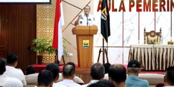 Wali Kota Pariaman Yota Balad saat membahasa RPJMDes dan RPJMD Kota. (dok. istimewa)