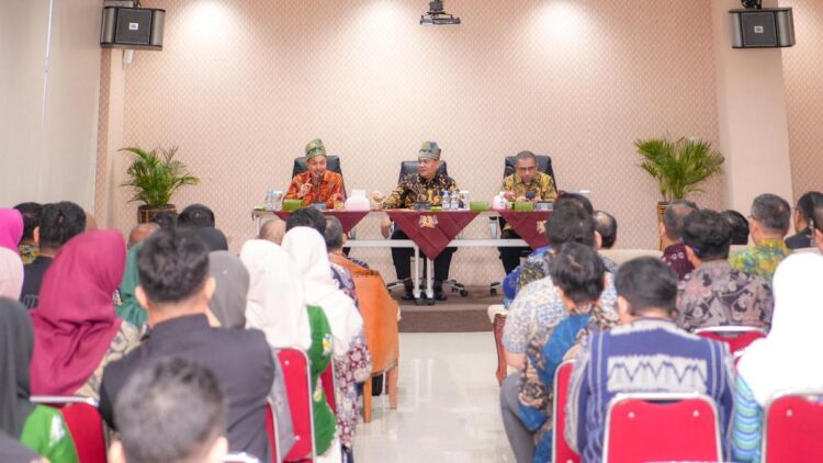 Wamen Ossy beri arahan kepada jajaran di Kanwil BPN Riau. (dok. istimewa)