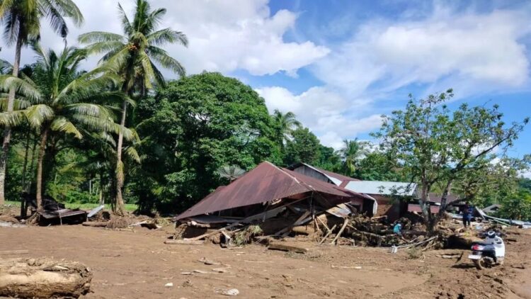 Banjir Bandang dan Longsor Agam Sebabkan Kerugian Hampir Rp60 Miliar 1 Kondisi rumah di Salareh Aia, Kecamatan Palembayan, Kabupaten Agam kondisi rusak berat dampak banjir bandang. Dok ANTARA/Yusrizal